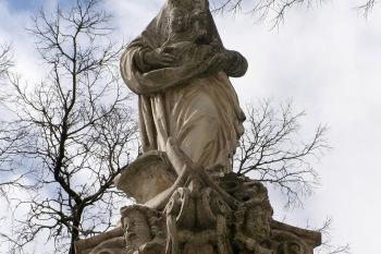 Hlavica stĺpu (© Ľubomír Repta, 03/2009)