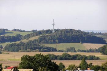 vzdálenější pohled na vrchol Okrouhlá od jihu ( © Jan P. Štěpánek 08/2006)
