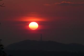 západ slunce nad kopcem Okrouhlá u Staříče ( © Jan P. Štěpánek 03/2010)