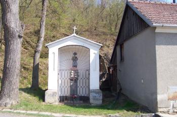 Poklona sv. Janu z Nepomuku v obci Hamry (© Ivo Rozehnal, 04/2009)