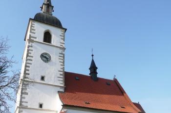 pohled na kostel od fary ( © Jan P. Štěpánek 03/2009)