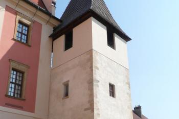 Židovská brána z nádvoří jezuitského konviktu - vnitřní líc brány ( © Jan P. Štěpánek 04/2009)