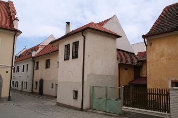 Severovýchodní nároží jižního náměstí ( © Ivan Grisa 04/2009)