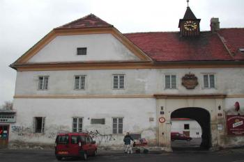 Jinonický dvorec (Copyright © 2004 Ondra Sladky)