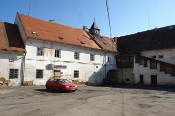 jihovýchodní roh nádvoří ( © Milan Caha 03/2010)