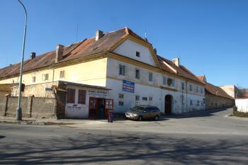 jihovýchodní nároží ( © Milan Caha 03/2010)