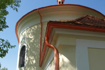 presbytář a sakristie kostela (© Milan Caha, 05/2009)