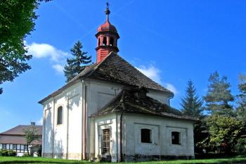 Kostel Nejsvetější Trojice v Novinách pod Ralskem ( © Pavel Vítek 09/2011)