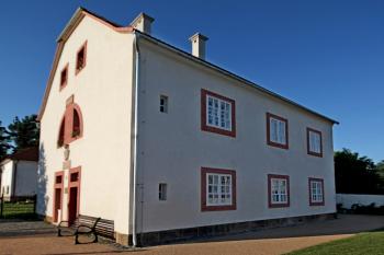 špitál od jihozápadu (© Pavel Zany Komárek 12. 8. 2012)