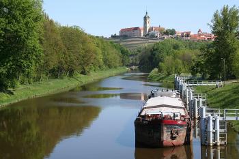 Dolní část kanálu pod plavebními komorami ( © Ivan Grisa 05/2009)