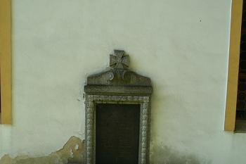 Pomník padlým z I. světové války u severní stěny lodi ( © Ivan Grisa 05/2009)
