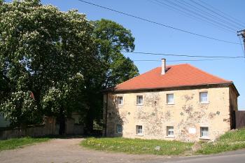 Bývalá fara od východu ( © Ivan Grisa 05/2009)
