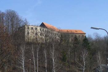 Vartemberk - pohled na Zámecký vrch ze severovýchodu (© Pavel Jarý,  11.03.2007)