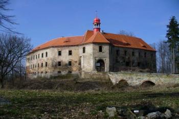 Vartemberk - pohled na zámek s mostem (© Pavel Jarý, 11.03.2007)