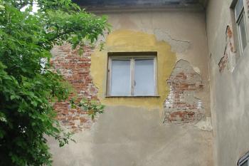 zadní část vlastního zámku (© D Dohňanský, 05/2015)