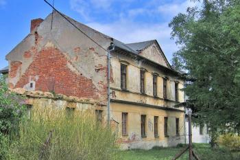 Zámek v Hrádku na Vlárské dráze ( © Pavel Vítek 05/2009)