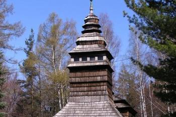 Čelní pohled na kostelík (© Jan P. Štěpánek, 04/2007)