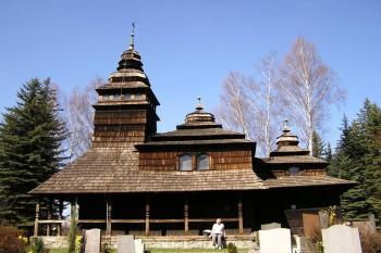 Boční pohled na kostelík (© Jan P. Štěpánek, 04/2007)