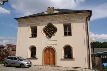 Západní průčelí ( © Ivan Grisa 05/2009)