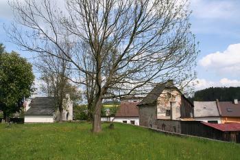 Jižní část hřbitova a někdejší židovský špitál ( © Ivan Grisa 05/2009)