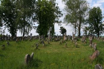 Střed hřbitova od jihu ( © Ivan Grisa 05/2009)