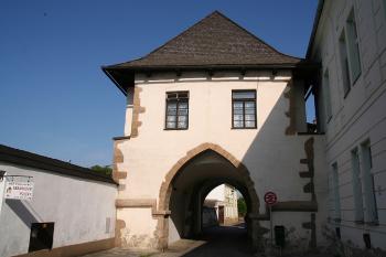 Medelská brána od východu ( © Ivan Grisa 05/2009)