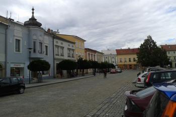 Západní strana Masarykova náměstí ( © Ivo Rozehnal 07/2016)