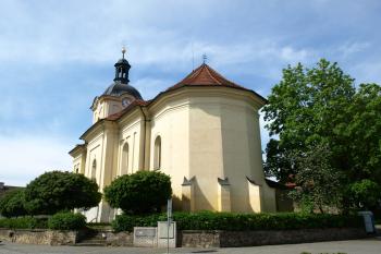 kostel od jihovýchodu ( © Milan Caha 05/2009)