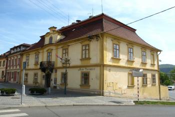 pohled od severozápadu ( © Milan Caha 05/2009)