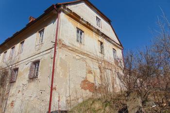 Jižní nároží hlavního zámeckého křídla (© Dušan Dohňanský  04/2022)