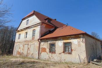 Boční jv. křídlo (© Dušan Dohňanský  04/2022)