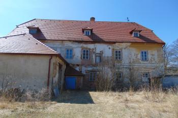 Nádvoří zámku (© Dušan Dohňanský  04/2022)