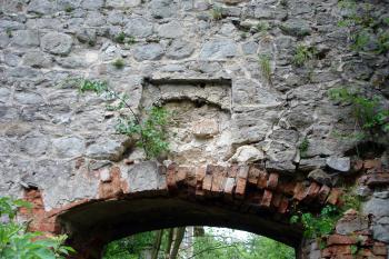 Zdobený portál brány zmizel neznámo kam ( © Iva Spurná 7.5.2007)