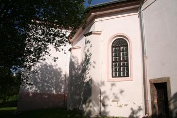 Presbytář od jihovýchodu ( © Ivan Grisa 05/2009)