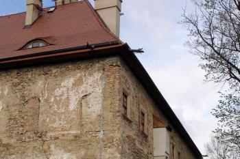 Severovýchodní nároží ( © Iva Spurná 8.5.2007)