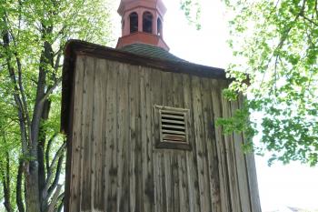  kaple Nejsvětější Trojice - zvonice (© František Kinař, 04/2012)