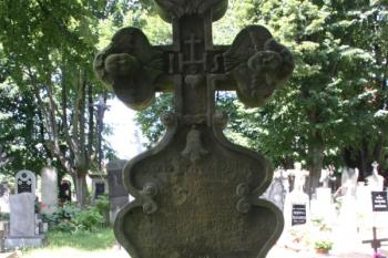 Barokní kamenný náhrobek v jižní části hřbitova (1732) ( © Ivan Grisa 07/2009)