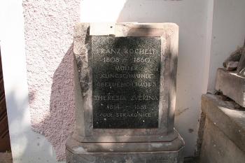 Náhrobek na jižní stěně kostela ( © Ivan Grisa 05/2009)