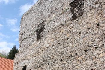 Severní stěna kostela: pohled od jihovýchodu ( © Ivan Grisa 05/2010)