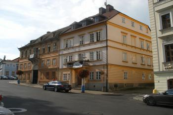 Teplice - vrchnostenský dům ( nárožní vlevo) (© Jiří Špaček, 9/2016)