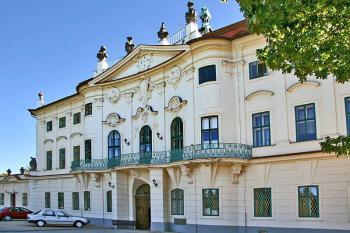 Zahradní průčelí ( © Luděk Pitter 09/2005)