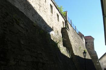 hradby nad řekou ( © Milan Caha 05/2009)