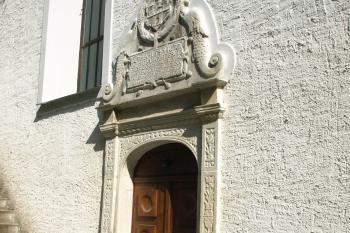 portál na jižní zdi lodi ( © Milan Caha 05/2009)