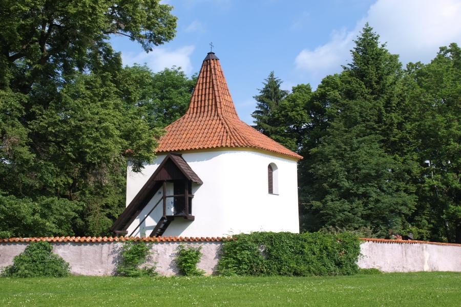 zvonice u kostela Nejsvětější Trojice