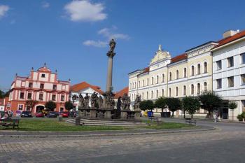 Alšovo náměstí s morovým sloupem (© Jiří Cukr, 08/2009)