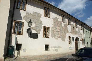 průčelí s restaurovanými renesančními sgrafity ( © Milan Caha 05/2009)