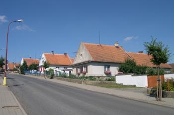 Domky na hlavní ulici ( © Ivan Grisa 08/2005)