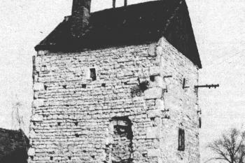 Foto tvrze z 2. poloviny 20. století ( © Kol.: Hrady, zámky a tvrze v Čechách, na Moravě a ve Slezsku III., Severní Čechy, Nakladatelství Svoboda, Praha 1984)