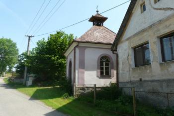 Pohled ke kapli z dolní cesty (© Jaroslav Šefčík, 05/2009)