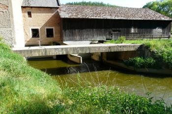 Původní přemostění náhonu (© Jaroslav Šefčík, 05/2009)